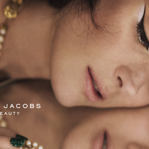 Вайнона Райдер Marc Jacobs Beauty-гийн шинэ нүүр царайгаар тодорлоо