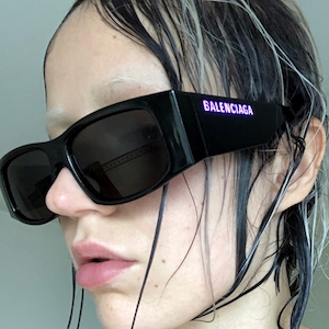 Balenciaga брэнд LED гэрэлтүүлэгтэй нарны шил гаргалаа