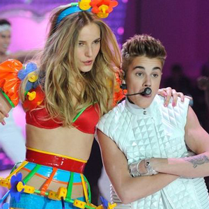 Victoria’s Secret-ийн загвар өмсөгчид Жастин Биберийн шинэ клипэнд тоглох уу?