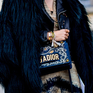 Street style: Парист бүгд Dior-оор хувцаслаж байна