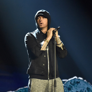 Рэппер Eminem 2018 онд цомгийн борлуулалтаараа дэлхийд тэргүүлжээ