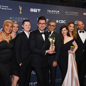Шилдэг цувралууд болон жүжигчид: Emmy 2020 шагнал гардуулах ёслолын ялагчид тодорлоо