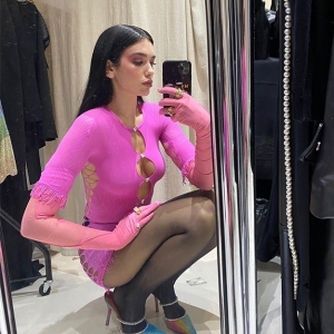 Instagram тренд: Нэг хөдөлгөөн хийхэд л урагдах гэж буй мэт топ