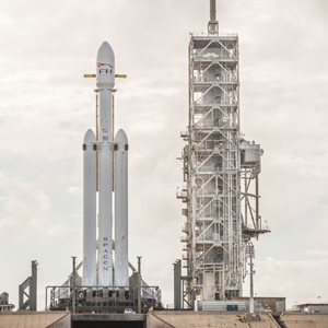 SpaceX компани дэлхийн хамгийн хүчирхэг пуужинг амжилттай хөөргөлөө
