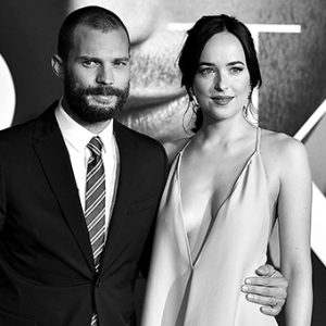 Дакота Жонсон ба Жейми Дорнан нар \"Fifty Shades Darker\" киноны нээлтэнд