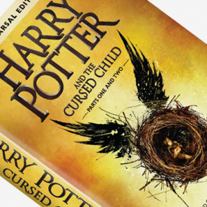 \"Harry Potter and the Cursed Child\" буюу Харри Поттерын тухай өгүүлэх сүүлчийн ном худалдаанд гарчээ