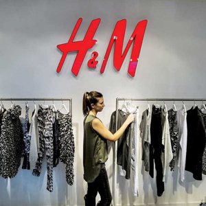 $4.3 тэрбумтай тэнцэхүйц хувцас зарагдаагүйн улмаас H&M нүсэр хямдрал зарлах магадлалтай байна