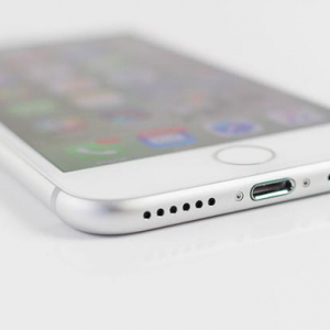 iPhone 7-гийн эзэд яагаад өөрийн ухаалаг утсаа өрөмдөж байна вэ?