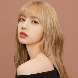 BLACKPINK Lisa гэрэл зургийн номоо худалдаанд гаргана