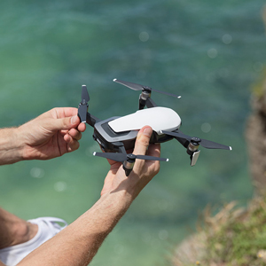 DJI компани ухаалаг утасны хэмжээтэй шинэ дрон танилцууллаа