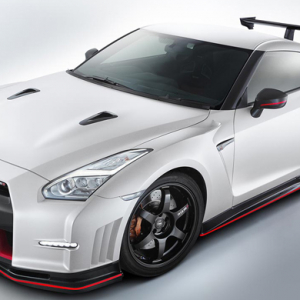 Nissan GT-R: Өндөр хурдтай дрифтийн рекорд эзэмшигчийг 500,000 паундаар үнэллээ