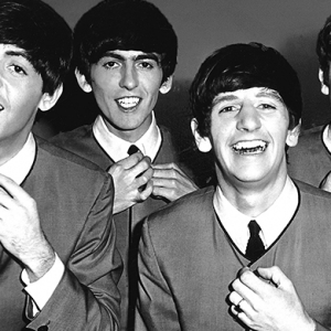 The Beatles хамтлагийн анхны гэрээ дуудлага худалдаанд зарагдлаа