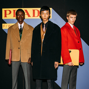 График хээ болон тод өнгөөр баялаг Prada-гийн эрэгтэй цуглууга