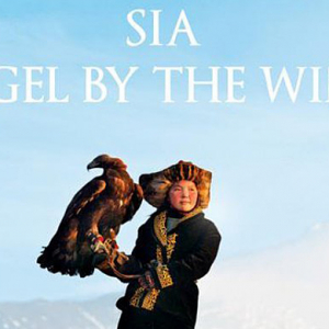 Sia “Eagle Huntress” баримтат киноны дууг танилцууллаа
