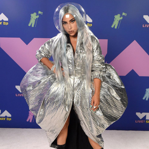 MTV VMA 2020 шагнал гардуулах ёслол дээрх шилдэг төрхүүд