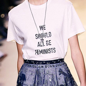 Dior-ын «We should all be feminists» бичигтэй футболка худалдаанд гарлаа