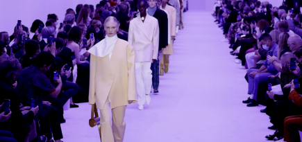 Тэйлор хийцтэй төгс хослолуудыг толилуулсан Jil Sander брэндийн цуглуулга