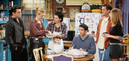Жоуи хоолноосоо хуваалцана: \"Friends\" цувралын хоолны ном худалдаанд гарна
