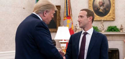 Марк Цукерберг Дональд Трампыг Facebook болон Instagram сүлжээнээс түр блок мэдэгдлээ