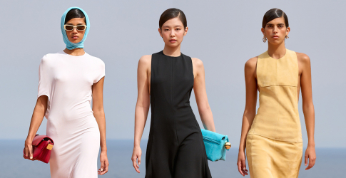 Женнигийн алхсан Jacquemus-ын загварын шоуг дотроос нь харцгаая
