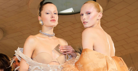 Эртний гламур Schiaparelli-гийн кутюр цуглуулгад амилсан нь