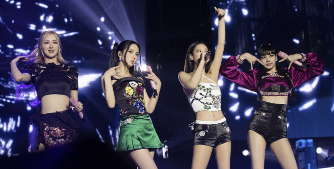 BLACKPINK хамтлаг шинэ дуугаа аялан тоглолтынхоо үеэр анх удаа толилуулна