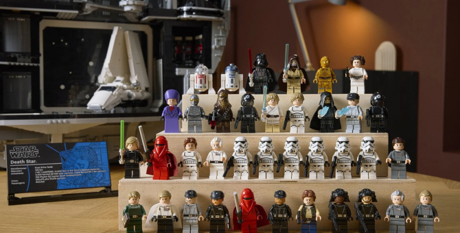 Лего түүхэн дэх хамгийн үнэтэй тоглоомын цуглуулгаа танилцууллаа