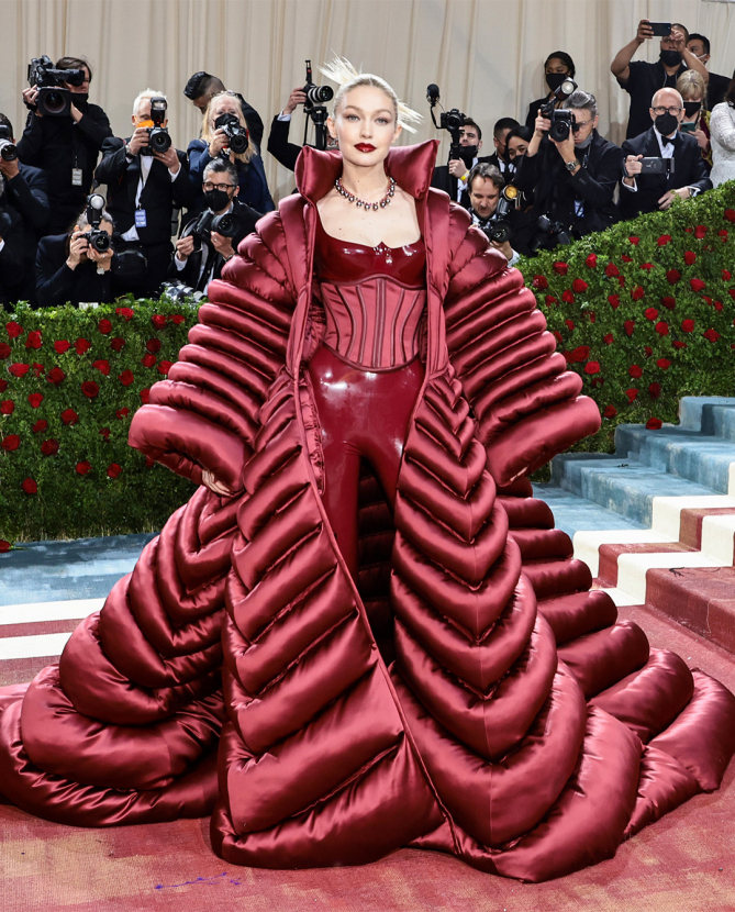 Met Gala 2022: Алдартнуудын бүрдүүлсэн төрхүүд