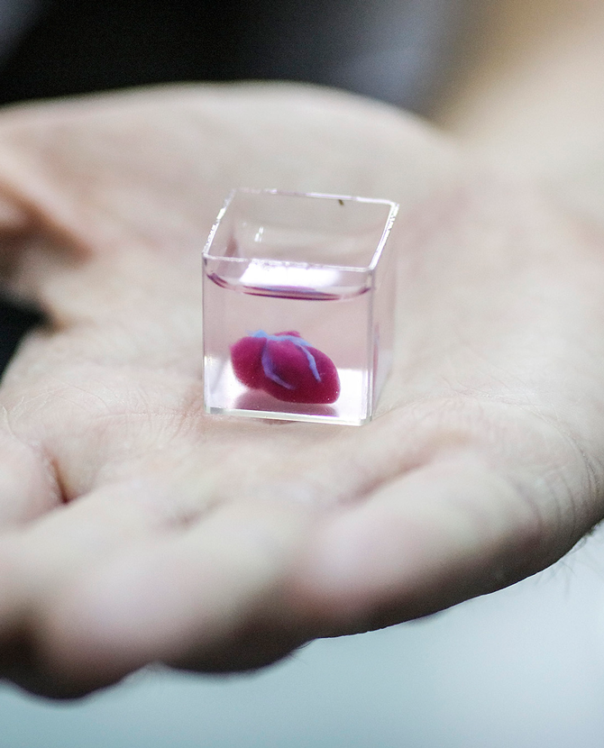 Эрдэмтэд анх удаа 3D хэвлэгч ашиглан хүний зүрх бүтээлээ