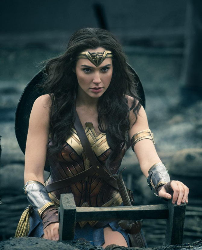 Галь Гадот “Wonder Woman” киноны шинэ ангийн зураг авалт хийгдэж дууссаныг мэдэгдлээ