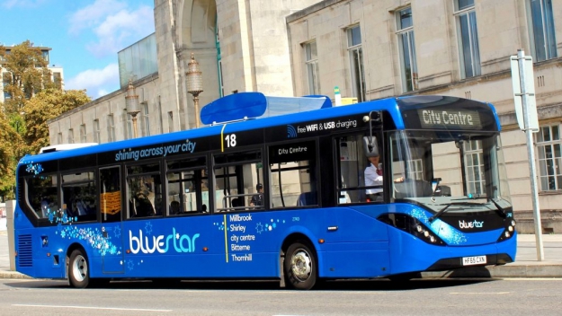 Их Британид агаар цэвэршүүлдэг автобус зохион бүтээжээ