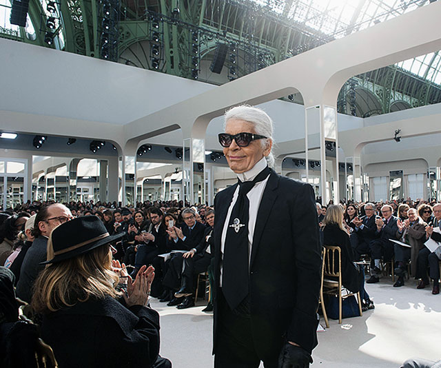 Албан ёсны мэдэгдэл: Карл Chanel-д үлдэхээр боллоо