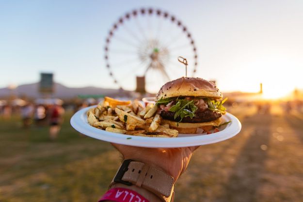 Coachella 2018 хөгжмийн наадам дээр худалдаалагдах амтат хоолнууд