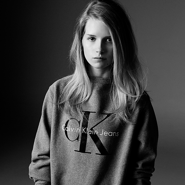 Calvin Klein брэнд логогоо өөрчиллөө