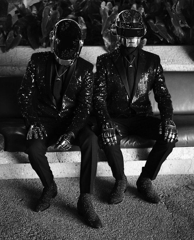 Daft Punk 28 жилийн дараа тарлаа: Хамтлагийн шилдэг дуунуудыг сонсоцгооё