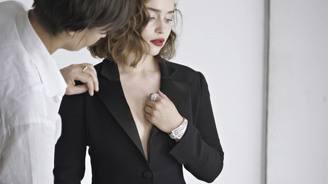 Game of Thrones-ын Эмилия Кларк Dior-ын нүүр царай боллоо