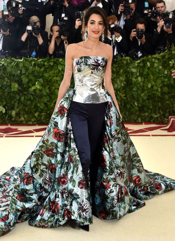 Амаль Клуни Met Gala үдэшлэгт оролцохдоо яагаад брюк өмд сонгосон бэ?