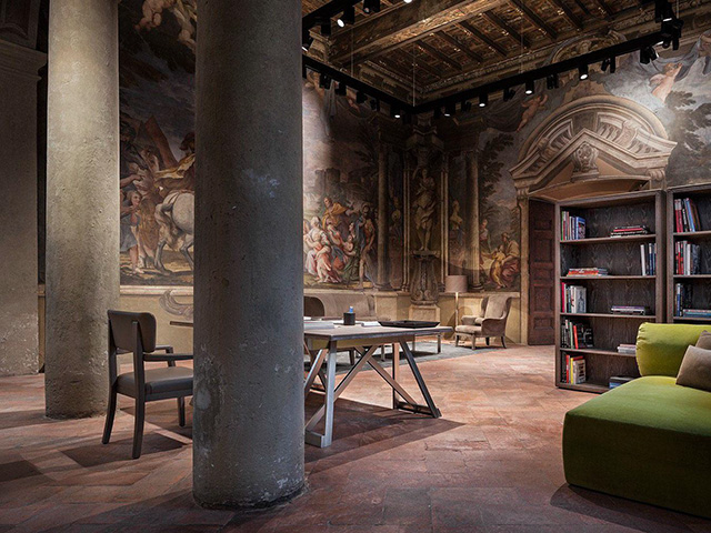 Милан дах Bottega Veneta-гийн шинэ интерьертэй бүтик