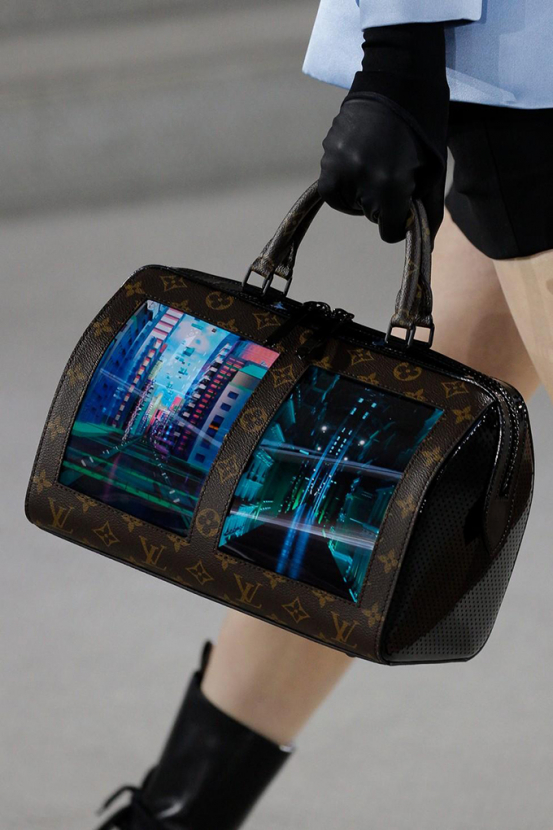 Ирээдүйн цүнх: Louis Vuitton ухаалаг цүнх бүтээлээ