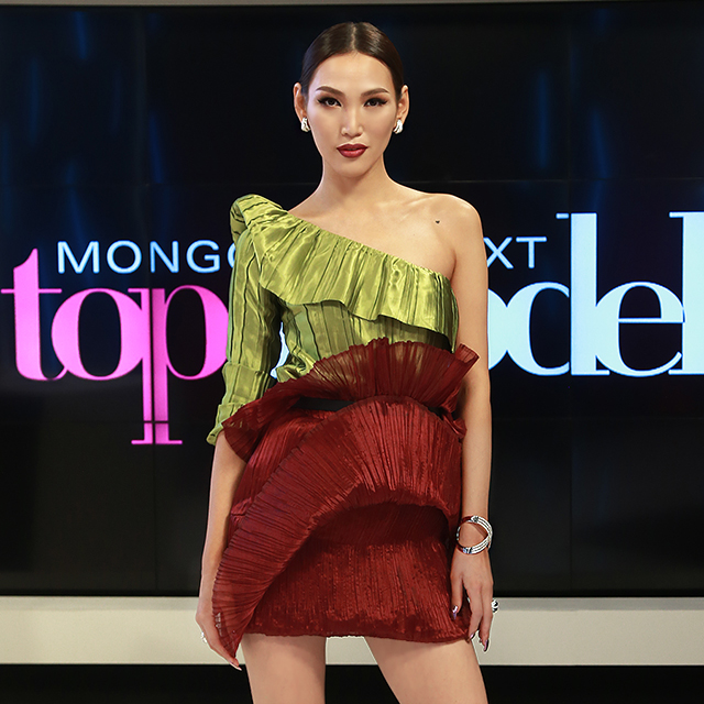 Mongolia’s Next Top Model нэвтрүүлгийн шүүгчид юу өмссөн бэ?