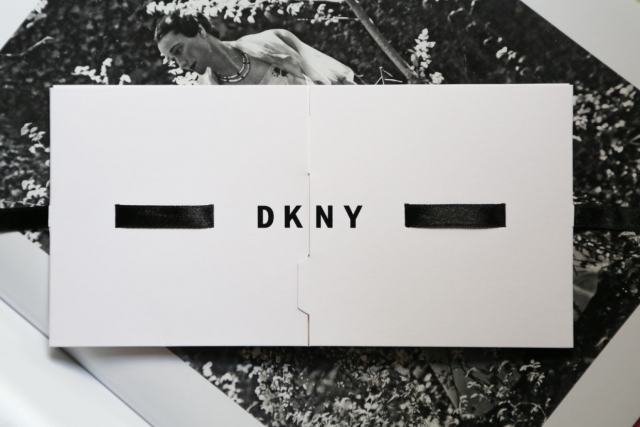 DKNY шинэ логотой боллоо