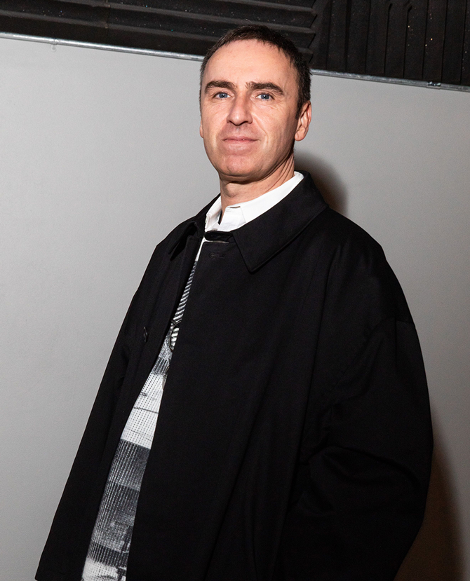 Сайхан мэдээ: Raf Simons брэнд эмэгтэй хувцас гаргана