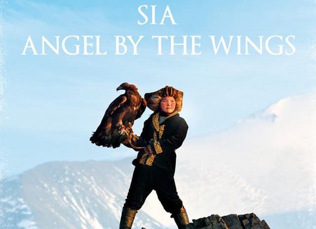 Sia “Eagle Huntress” баримтат киноны дууг танилцууллаа