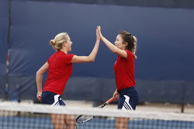 Талбайн теннис: Бүх биеийн булчинг нэгэн зэрэг ажиллуулдаг спорт
