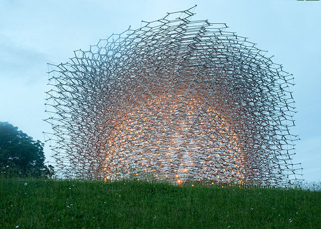 Вольфганг Баттрессын “Зөгийн үүр” бүтээл “Kew Gardens” цэцэрлэгт хүрээлэн рүү нүүлээ