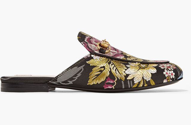 Gucci<p><a href=\"https://www.net-a-porter.com/ua/en/product/714149/gucci/princetown-horsebit-detailed-jacquard-slippers\" target=\"_blank\">net-a-porter.com</a></p>