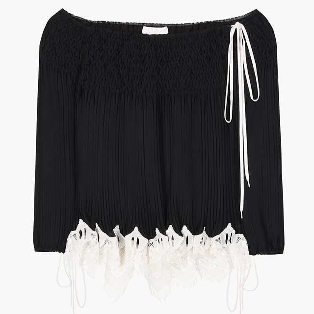 Chloé<p><a href=\"http://www.mytheresa.com/en-de/off-the-shoulder-pleated-blouse-565343.html?catref=category\" target=\"_blank\">mytheresa.com</a></p>