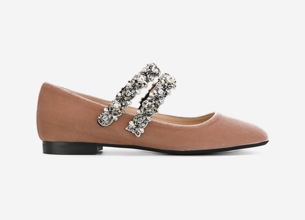 Nº21<p><a id=\"\" style=\"\" target=\"_blank\" href=\"https://www.farfetch.com/uk/shopping/women/n-21-embellished-strap-ballerina-shoes-item-12300394.aspx?storeid=9638&amp;size=23&amp;utm_source=Hy3bqNL2jtQ&amp;utm_medium=affiliate&amp;utm_campaign=Linkshareuk&amp;utm_content=10&amp;utm_term=UKNetwork%20https://www.farfetch.com/uk/shopping/women/n-21-embellished-strap-ballerina-shoes-item-12300394.aspx?storeid=9638&amp;size=23&amp;utm_source=Hy3bqNL2jtQ&amp;utm_medium=affiliate&amp;utm_campaign=Linkshareuk&amp;utm_content=10&amp;utm_term=UKNetwork\">Farfetch</a></p>