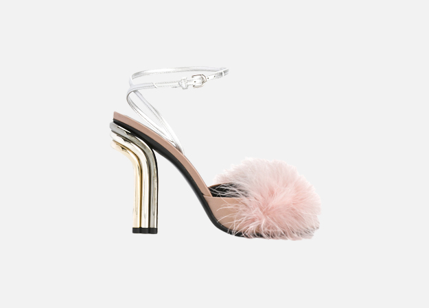 Туфли, Marco De Vincenzo<p><a id=\"\" style=\"\" href=\"https://www.farfetch.com/uk/shopping/women/marco-de-vincenzo-fur-detail-sandals--item-12240605.aspx?storeid=9475&amp;size=25&amp;utm_source=Hy3bqNL2jtQ&amp;utm_medium=affiliate&amp;utm_campaign=Linkshareuk&amp;utm_content=10&amp;utm_term=UKNetwork\" target=\"_blank\">Farfetch</a></p>