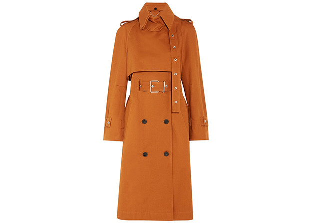 Proenza Schouler<p><a style=\"\" target=\"_blank\" href=\"https://www.net-a-porter.com/mn/en/product/896947/proenza_schouler/double-breasted-cotton-twill-trench-coat\">net-a-porter.com</a></p>